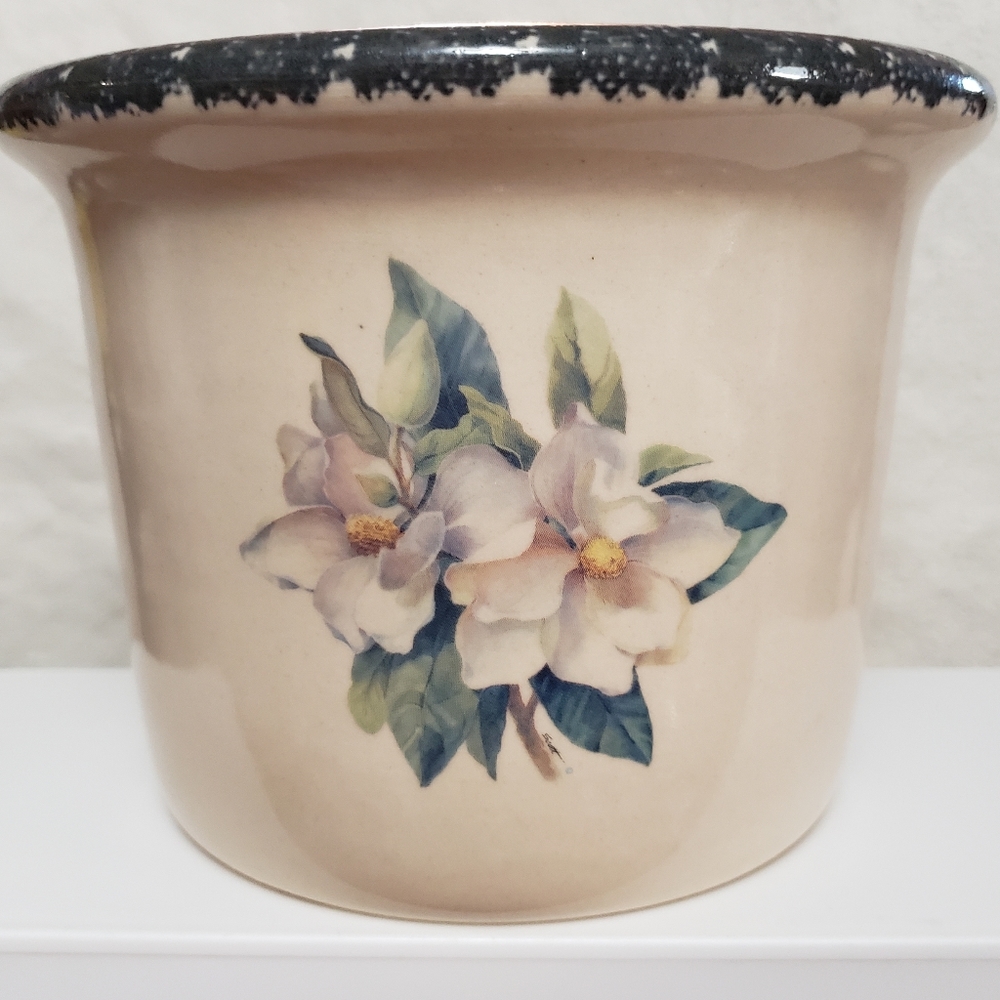 Home and garden magnolia planter from 2002.